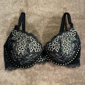 Victoria's Secret Black and Cream Lace Bra